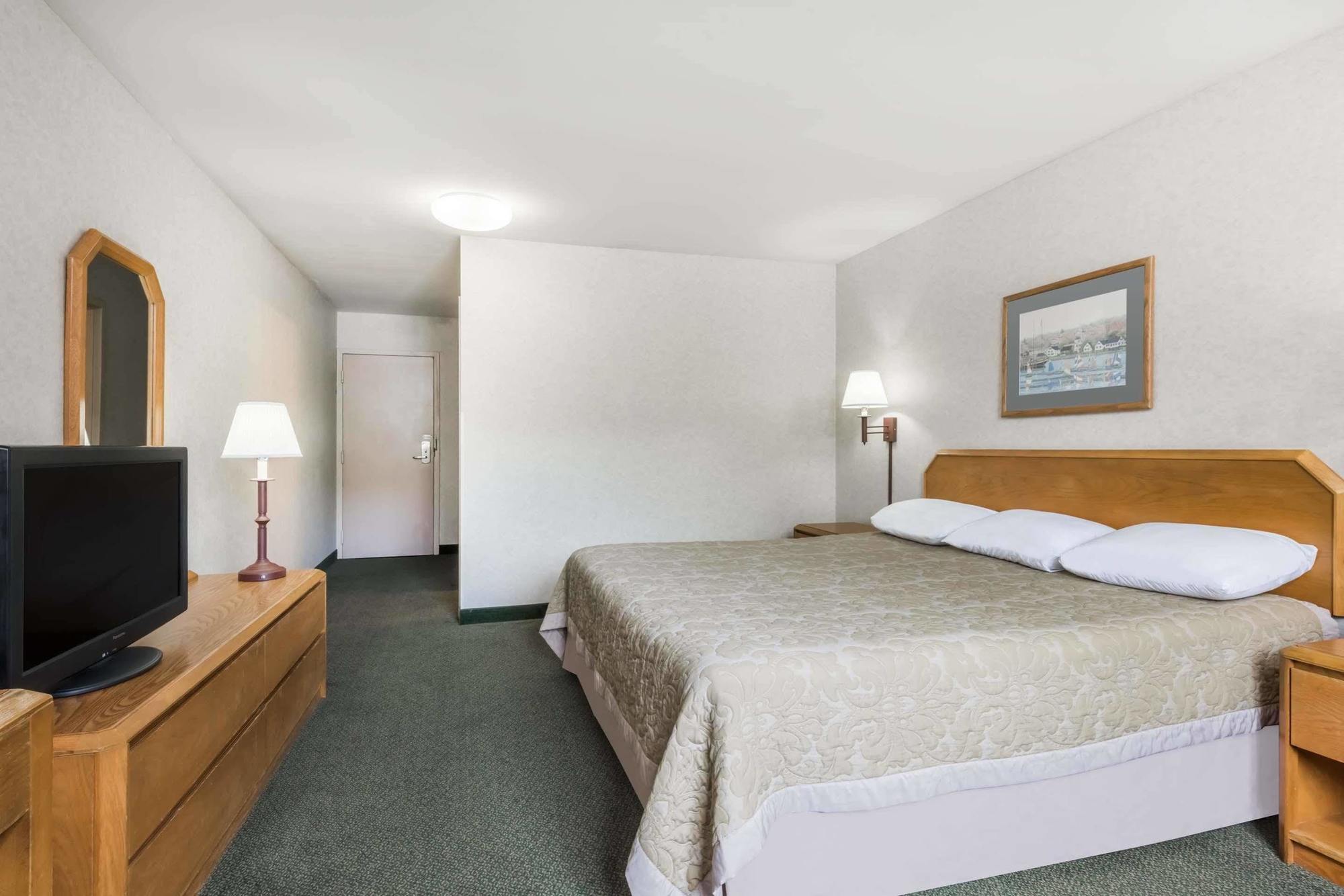 Super 8 By Wyndham State College