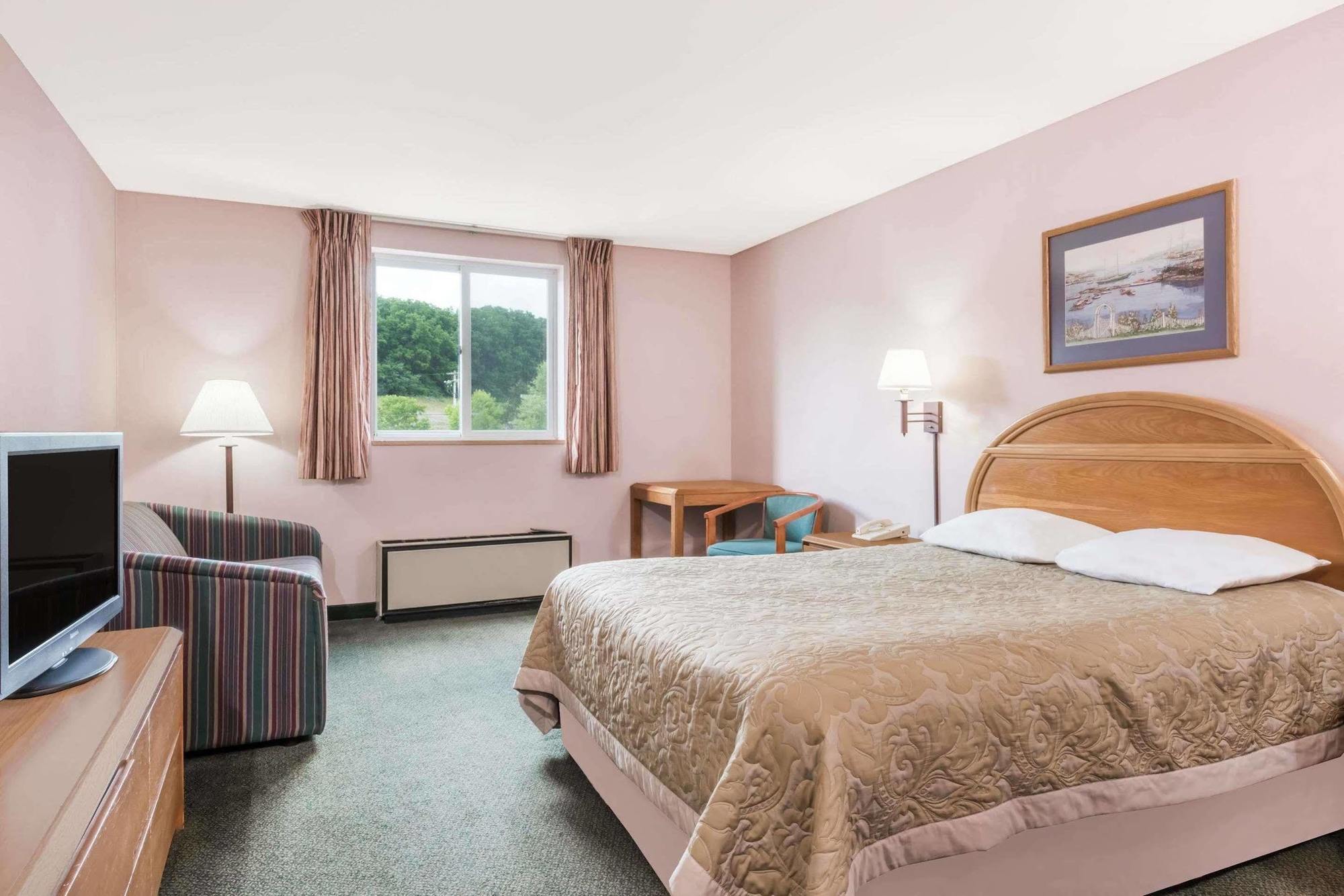 Motel Super 8 By Wyndham State College